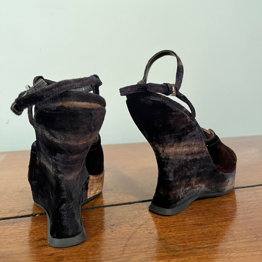 (IT 37) Fab velvet Prada wedge heel - Picture 5 of 8